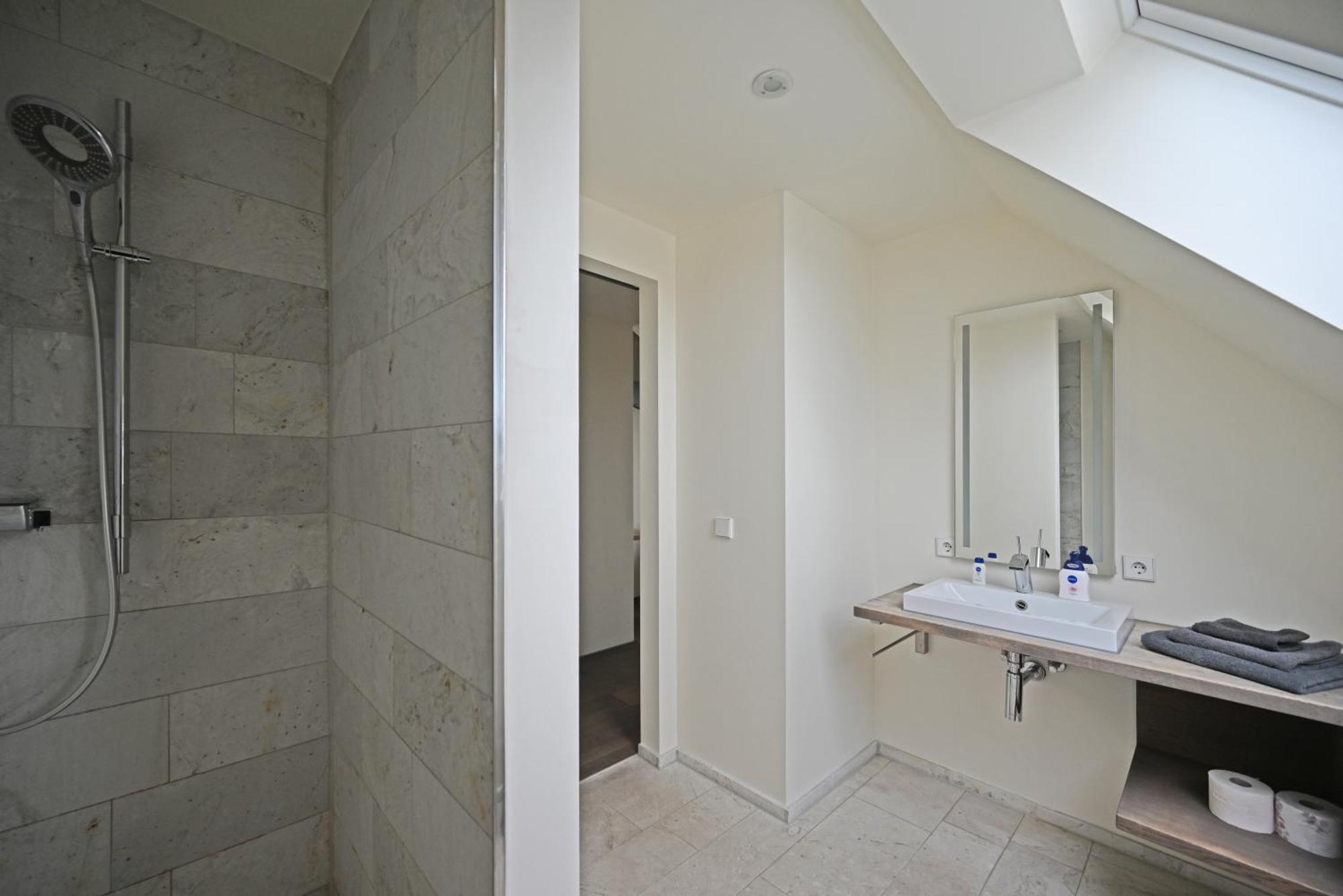 Modernes & Gepflegtes Hotelzimmer Mit Kueche! Bernstadt  Екстериор снимка