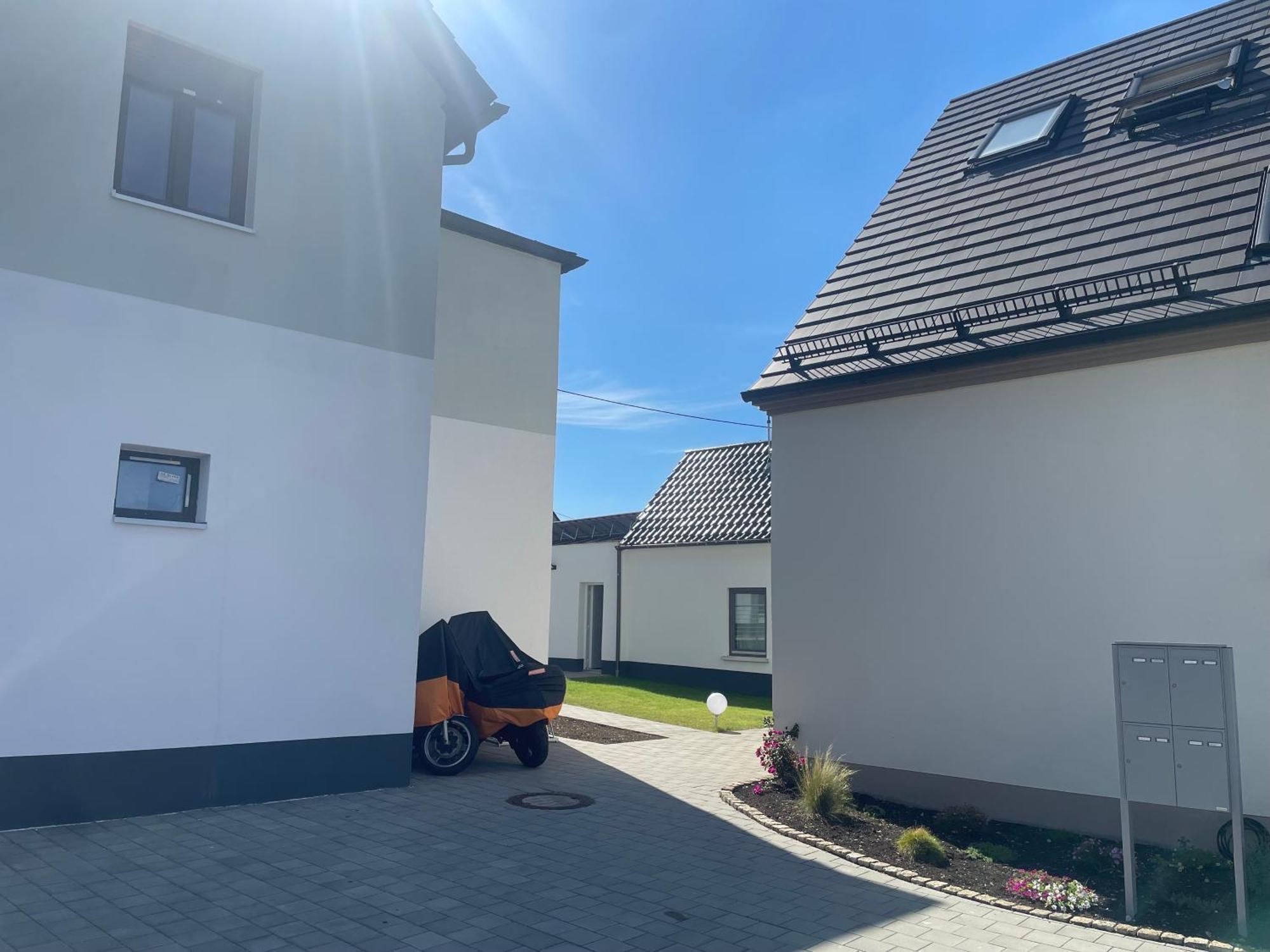 Modernes & Gepflegtes Hotelzimmer Mit Kueche! Bernstadt  Екстериор снимка