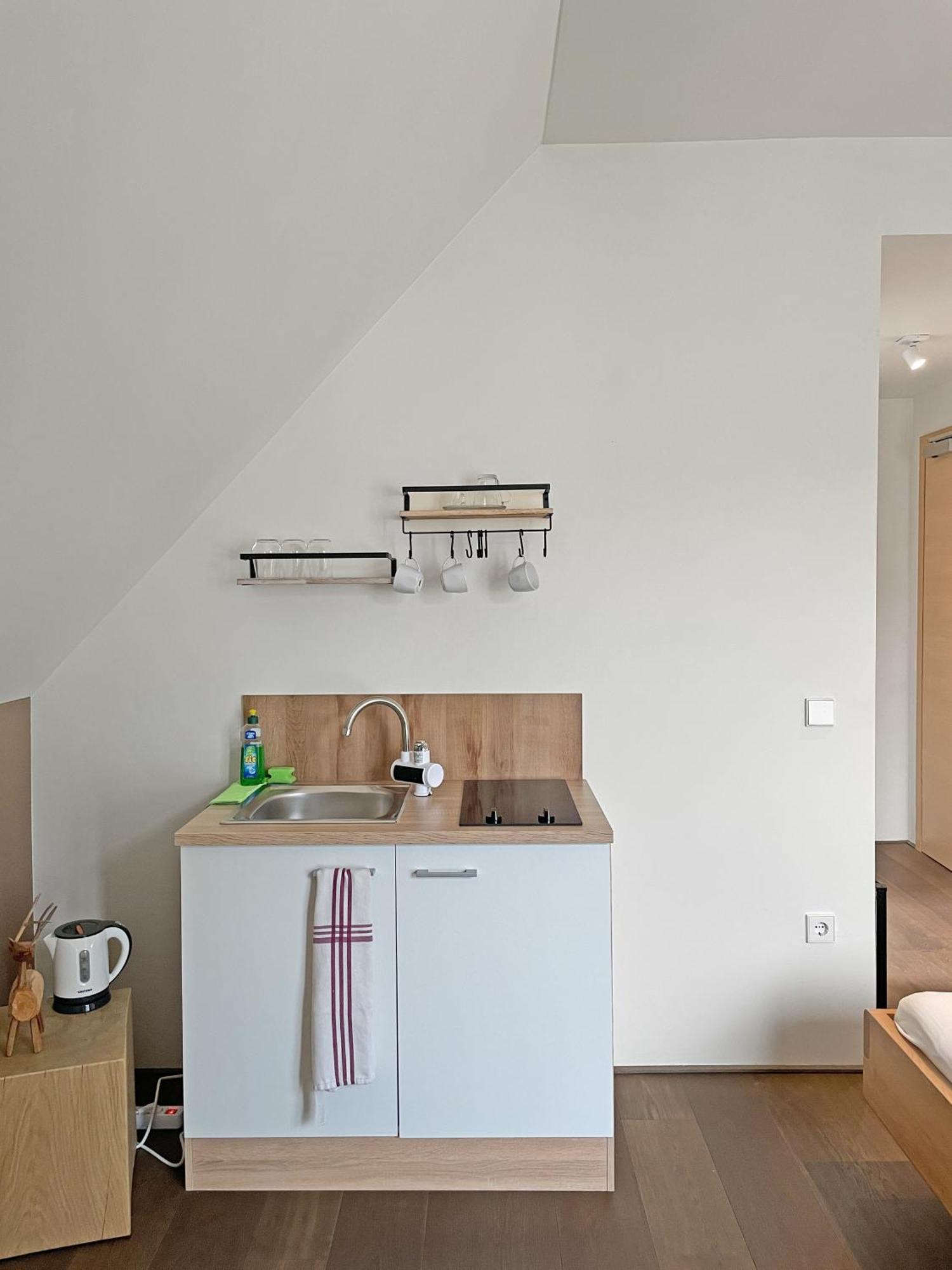 Modernes & Gepflegtes Hotelzimmer Mit Kueche! Bernstadt  Екстериор снимка